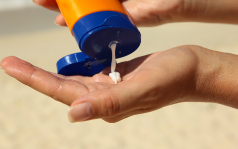 The difference between sunscreens & self-tanning lotions