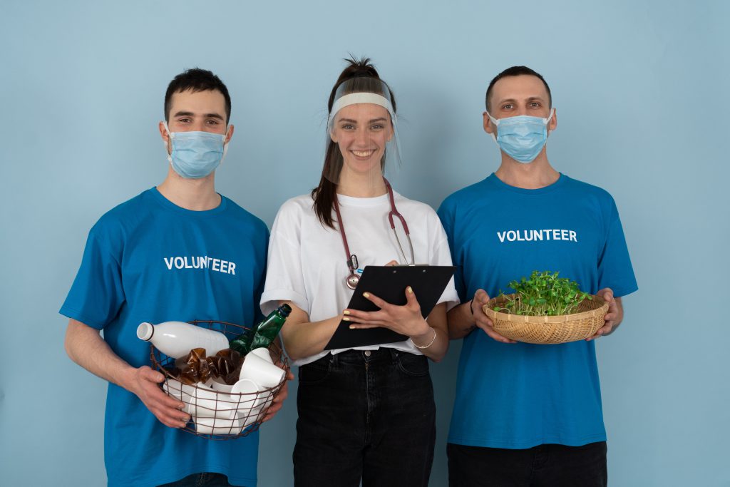jovens voluntarios